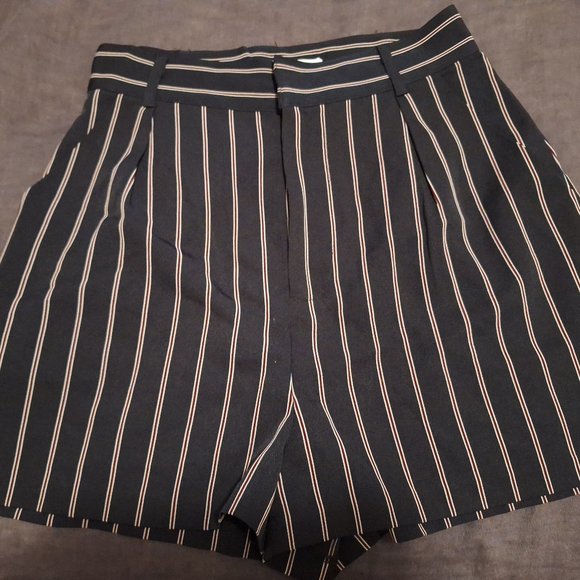 Casual Short - Picture 1 of 5